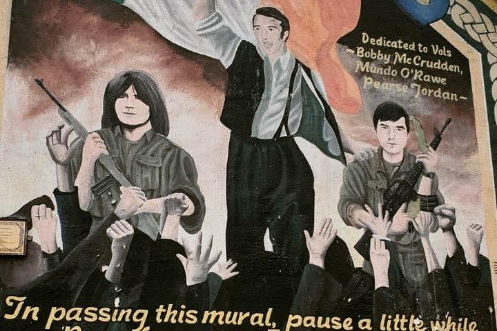 Explorez les murales et les Murs de la Paix de Belfast lors d'une visite privée en taxi avec un guide local, photo 216 | wizardtrip