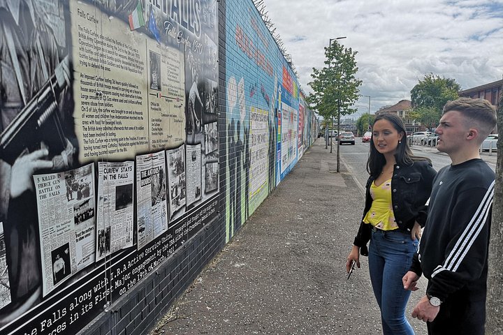 Explorez les murales et les Murs de la Paix de Belfast lors d'une visite privée en taxi avec un guide local, photo 238 | wizardtrip