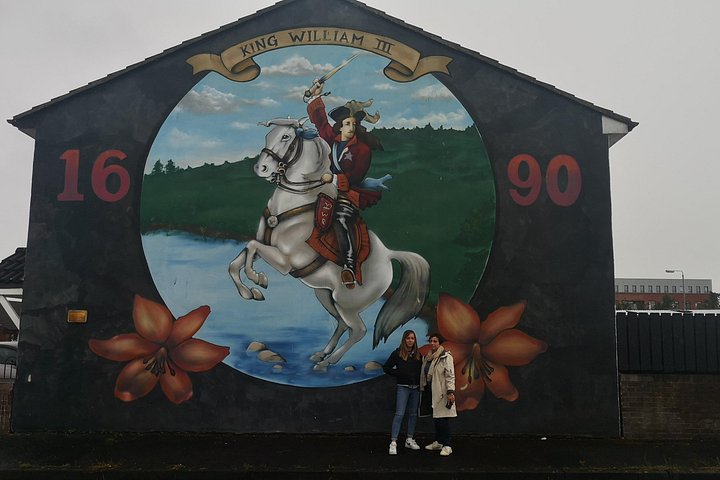 Explorez les murales et les Murs de la Paix de Belfast lors d'une visite privée en taxi avec un guide local, photo 249 | wizardtrip