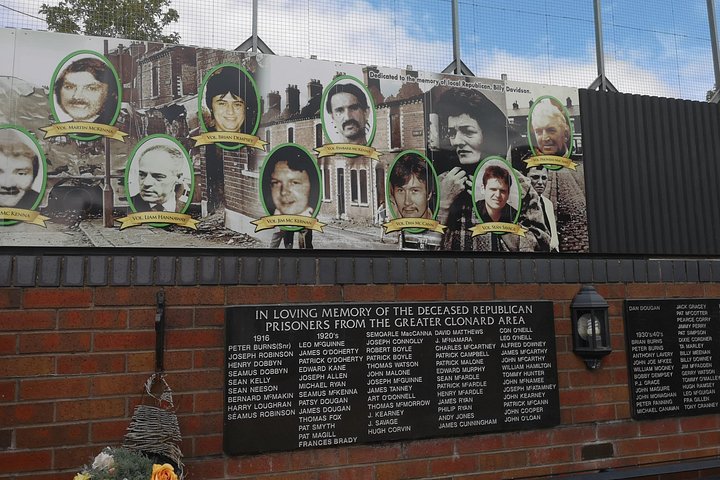 Explorez les murales et les Murs de la Paix de Belfast lors d'une visite privée en taxi avec un guide local, photo 255 | wizardtrip