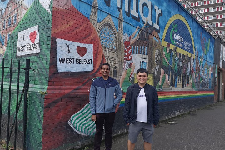 Explorez les murales et les Murs de la Paix de Belfast lors d'une visite privée en taxi avec un guide local, photo 268 | wizardtrip