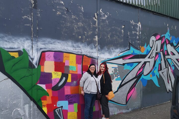 Explorez les murales et les Murs de la Paix de Belfast lors d'une visite privée en taxi avec un guide local, photo 276 | wizardtrip