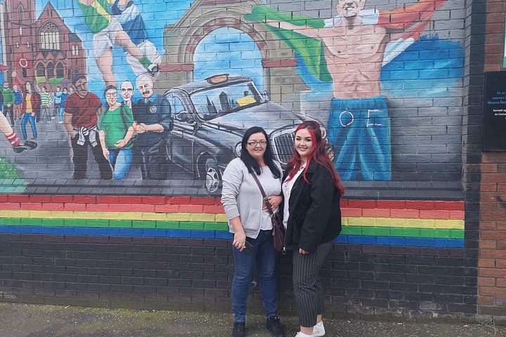 Explorez les murales et les Murs de la Paix de Belfast lors d'une visite privée en taxi avec un guide local, photo 277 | wizardtrip
