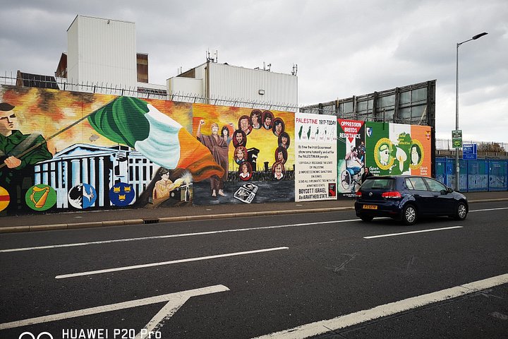 Explorez les murales et les Murs de la Paix de Belfast lors d'une visite privée en taxi avec un guide local, photo 28 | wizardtrip