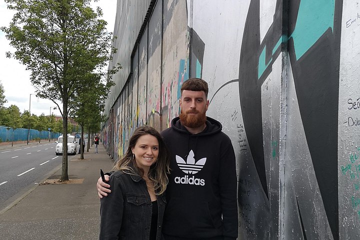 Explorez les murales et les Murs de la Paix de Belfast lors d'une visite privée en taxi avec un guide local, photo 283 | wizardtrip