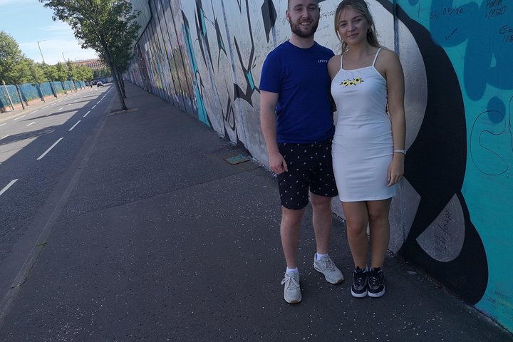 Explorez les murales et les Murs de la Paix de Belfast lors d'une visite privée en taxi avec un guide local, photo 299 | wizardtrip
