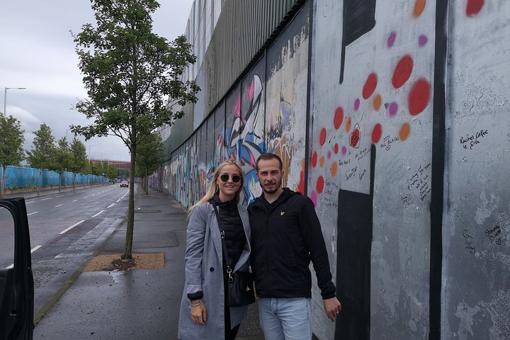 Explorez les murales et les Murs de la Paix de Belfast lors d'une visite privée en taxi avec un guide local, photo 301 | wizardtrip