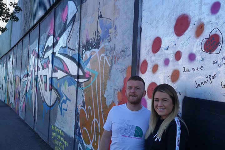 Explorez les murales et les Murs de la Paix de Belfast lors d'une visite privée en taxi avec un guide local, photo 306 | wizardtrip