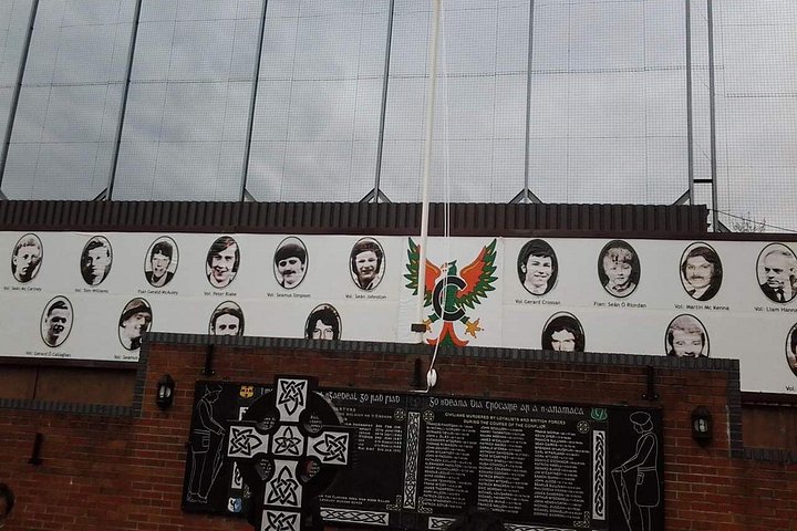 Explorez les murales et les Murs de la Paix de Belfast lors d'une visite privée en taxi avec un guide local, photo 32 | wizardtrip