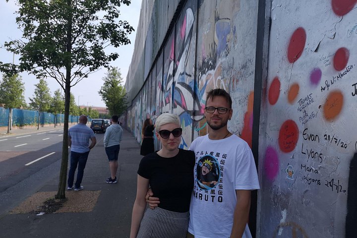 Explorez les murales et les Murs de la Paix de Belfast lors d'une visite privée en taxi avec un guide local, photo 323 | wizardtrip