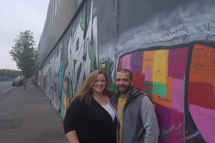 Explorez les murales et les Murs de la Paix de Belfast lors d'une visite privée en taxi avec un guide local, photo 324 | wizardtrip