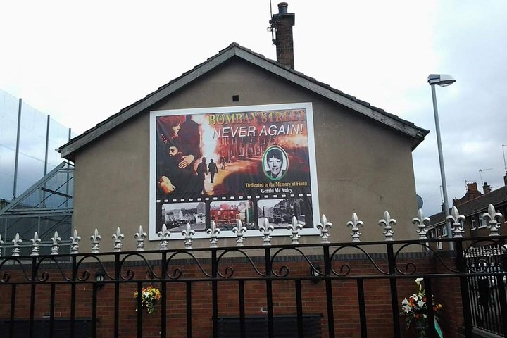 Explorez les murales et les Murs de la Paix de Belfast lors d'une visite privée en taxi avec un guide local, photo 33 | wizardtrip