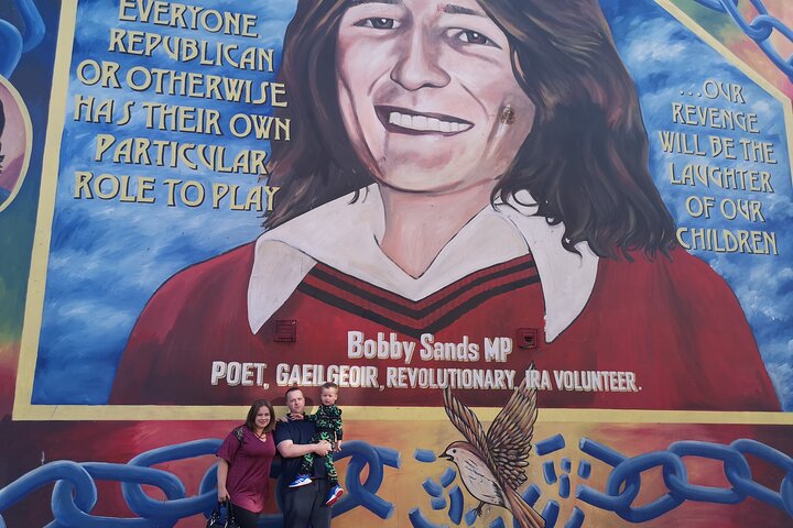 Explorez les murales et les Murs de la Paix de Belfast lors d'une visite privée en taxi avec un guide local, photo 338 | wizardtrip