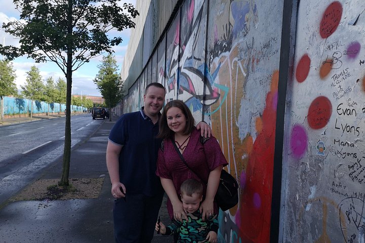 Explorez les murales et les Murs de la Paix de Belfast lors d'une visite privée en taxi avec un guide local, photo 339 | wizardtrip