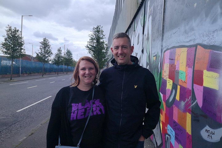 Explorez les murales et les Murs de la Paix de Belfast lors d'une visite privée en taxi avec un guide local, photo 345 | wizardtrip