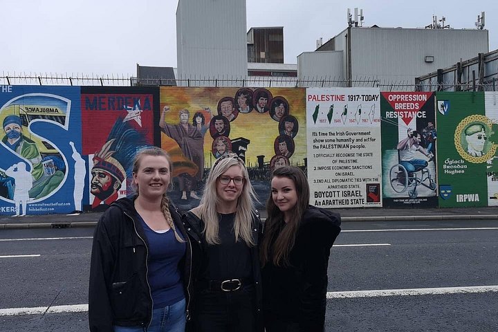 Explorez les murales et les Murs de la Paix de Belfast lors d'une visite privée en taxi avec un guide local, photo 353 | wizardtrip