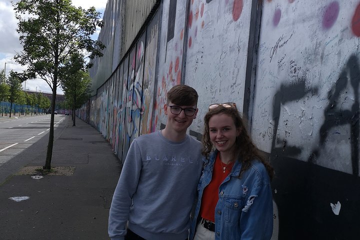 Explorez les murales et les Murs de la Paix de Belfast lors d'une visite privée en taxi avec un guide local, photo 354 | wizardtrip