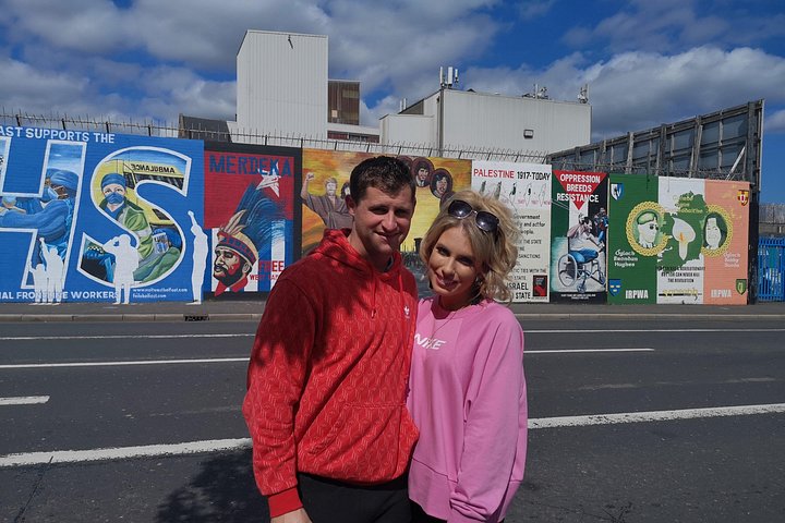 Explorez les murales et les Murs de la Paix de Belfast lors d'une visite privée en taxi avec un guide local, photo 361 | wizardtrip