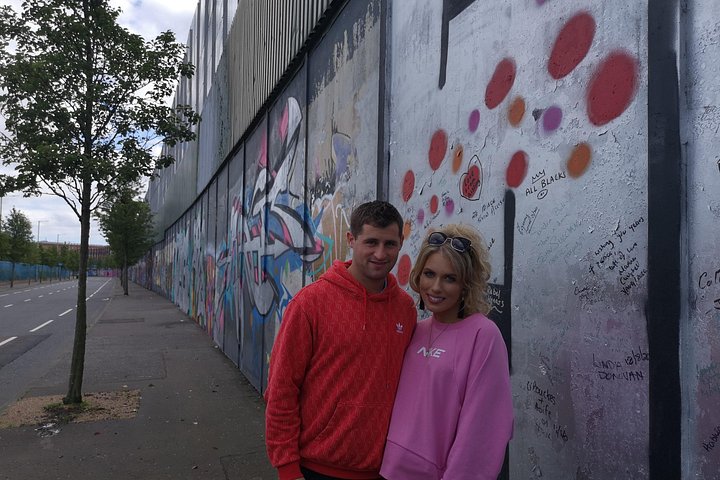 Explorez les murales et les Murs de la Paix de Belfast lors d'une visite privée en taxi avec un guide local, photo 362 | wizardtrip
