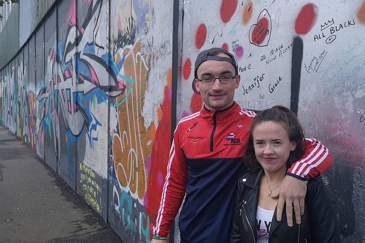 Explorez les murales et les Murs de la Paix de Belfast lors d'une visite privée en taxi avec un guide local, photo 372 | wizardtrip