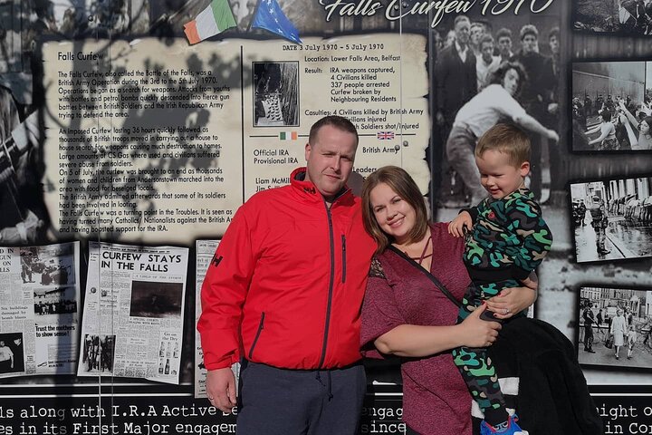 Explorez les murales et les Murs de la Paix de Belfast lors d'une visite privée en taxi avec un guide local, photo 375 | wizardtrip