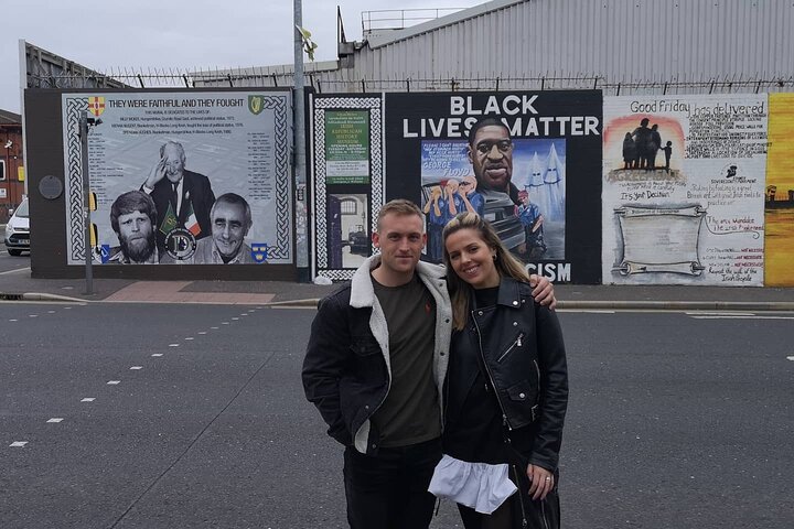 Explorez les murales et les Murs de la Paix de Belfast lors d'une visite privée en taxi avec un guide local, photo 384 | wizardtrip