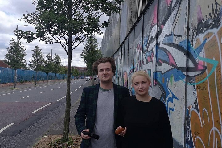 Explorez les murales et les Murs de la Paix de Belfast lors d'une visite privée en taxi avec un guide local, photo 413 | wizardtrip