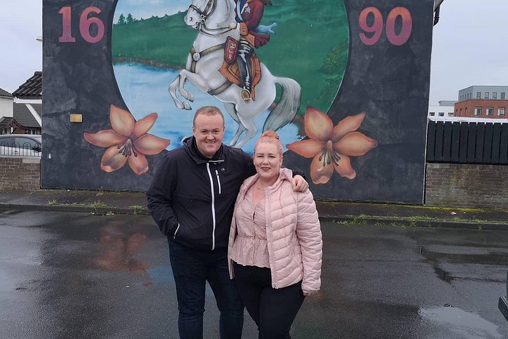 Explorez les murales et les Murs de la Paix de Belfast lors d'une visite privée en taxi avec un guide local, photo 425 | wizardtrip