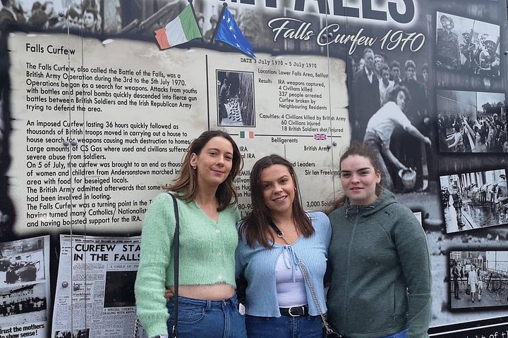 Explorez les murales et les Murs de la Paix de Belfast lors d'une visite privée en taxi avec un guide local, photo 427 | wizardtrip