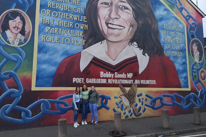 Explorez les murales et les Murs de la Paix de Belfast lors d'une visite privée en taxi avec un guide local, photo 430 | wizardtrip