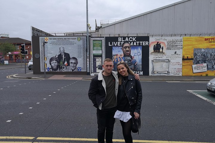 Explorez les murales et les Murs de la Paix de Belfast lors d'une visite privée en taxi avec un guide local, photo 436 | wizardtrip