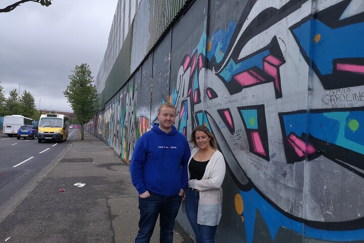 Explorez les murales et les Murs de la Paix de Belfast lors d'une visite privée en taxi avec un guide local, photo 437 | wizardtrip