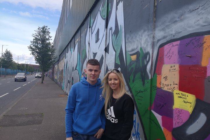 Explorez les murales et les Murs de la Paix de Belfast lors d'une visite privée en taxi avec un guide local, photo 445 | wizardtrip