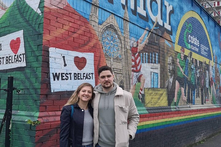 Explorez les murales et les Murs de la Paix de Belfast lors d'une visite privée en taxi avec un guide local, photo 450 | wizardtrip