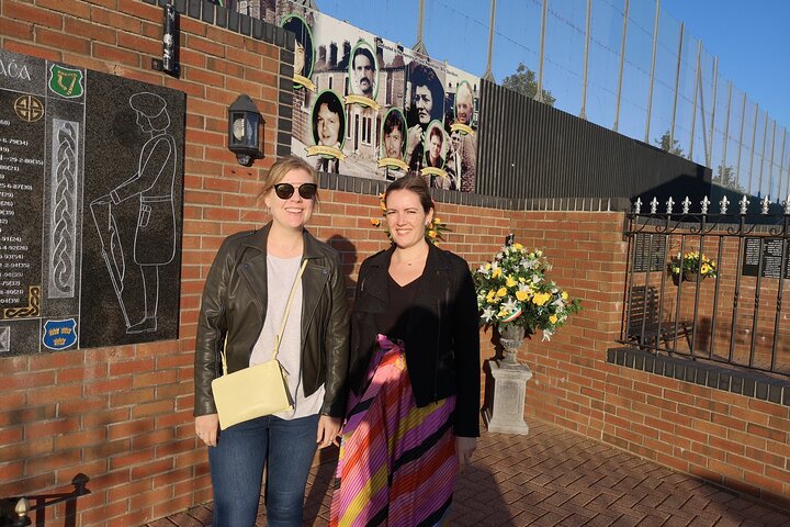 Explorez les murales et les Murs de la Paix de Belfast lors d'une visite privée en taxi avec un guide local, photo 457 | wizardtrip