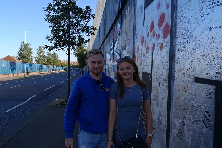 Explorez les murales et les Murs de la Paix de Belfast lors d'une visite privée en taxi avec un guide local, photo 464 | wizardtrip