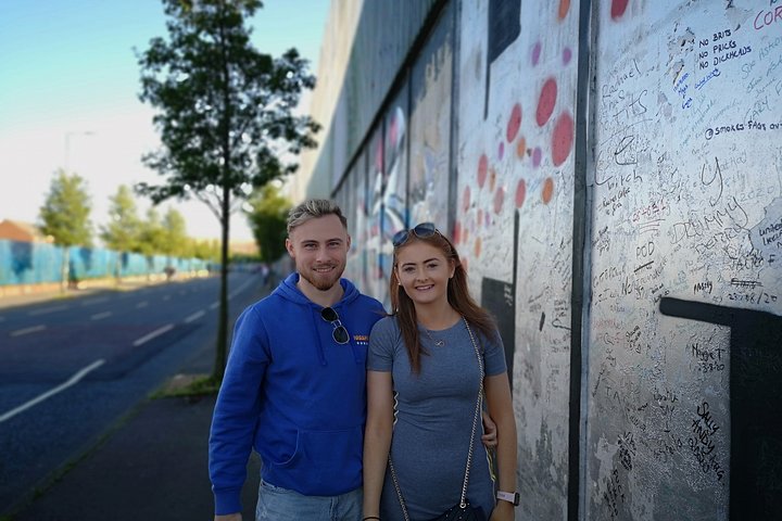 Explorez les murales et les Murs de la Paix de Belfast lors d'une visite privée en taxi avec un guide local, photo 465 | wizardtrip