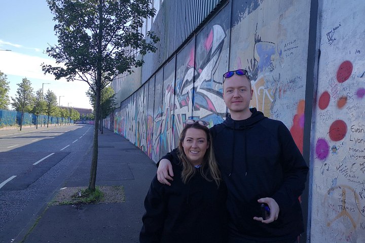 Explorez les murales et les Murs de la Paix de Belfast lors d'une visite privée en taxi avec un guide local, photo 485 | wizardtrip