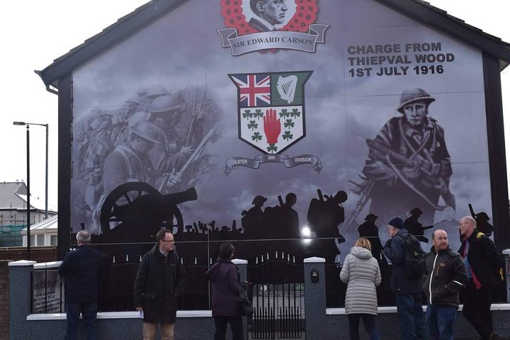 Explorez les murales et les Murs de la Paix de Belfast lors d'une visite privée en taxi avec un guide local, photo 493 | wizardtrip