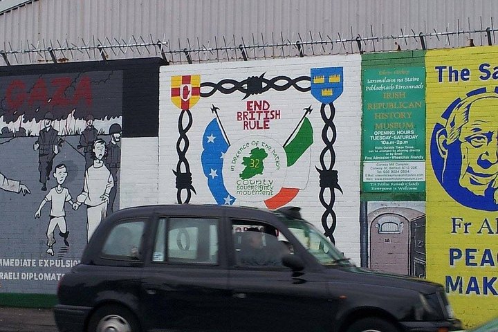 Explorez les murales et les Murs de la Paix de Belfast lors d'une visite privée en taxi avec un guide local, photo 504 | wizardtrip
