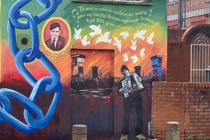 Explorez les murales et les Murs de la Paix de Belfast lors d'une visite privée en taxi avec un guide local, photo 508 | wizardtrip