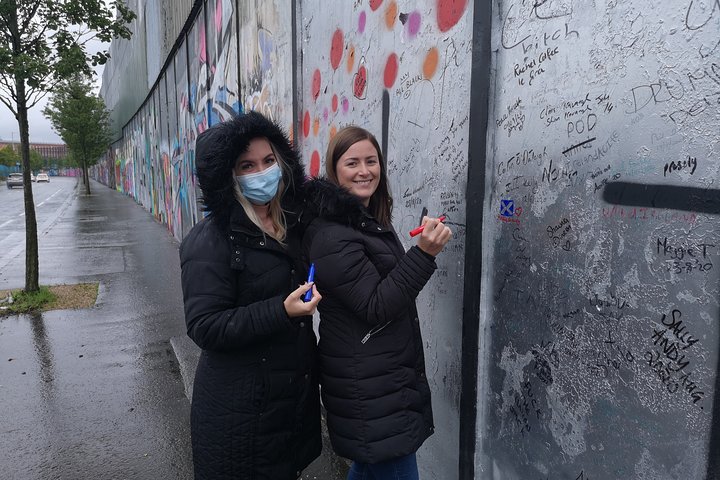 Explorez les murales et les Murs de la Paix de Belfast lors d'une visite privée en taxi avec un guide local, photo 521 | wizardtrip