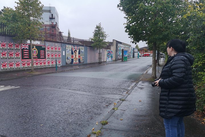 Explorez les murales et les Murs de la Paix de Belfast lors d'une visite privée en taxi avec un guide local, photo 544 | wizardtrip