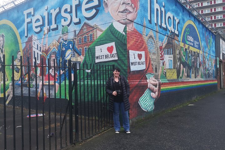 Explorez les murales et les Murs de la Paix de Belfast lors d'une visite privée en taxi avec un guide local, photo 550 | wizardtrip