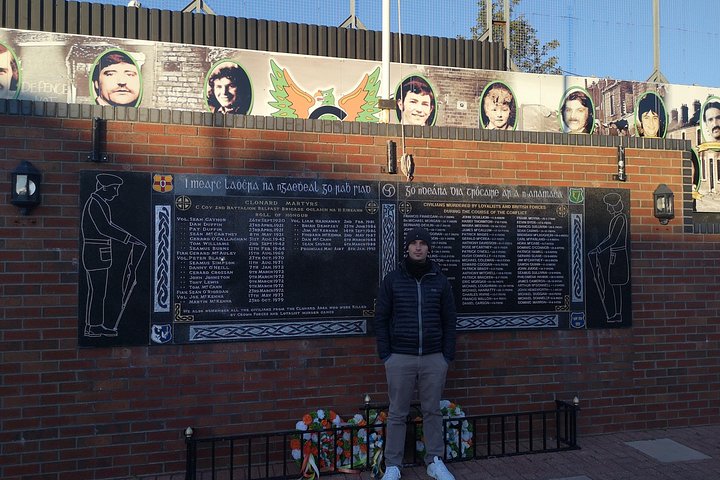 Explorez les murales et les Murs de la Paix de Belfast lors d'une visite privée en taxi avec un guide local, photo 551 | wizardtrip