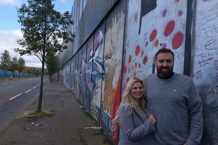 Explorez les murales et les Murs de la Paix de Belfast lors d'une visite privée en taxi avec un guide local, photo 557 | wizardtrip