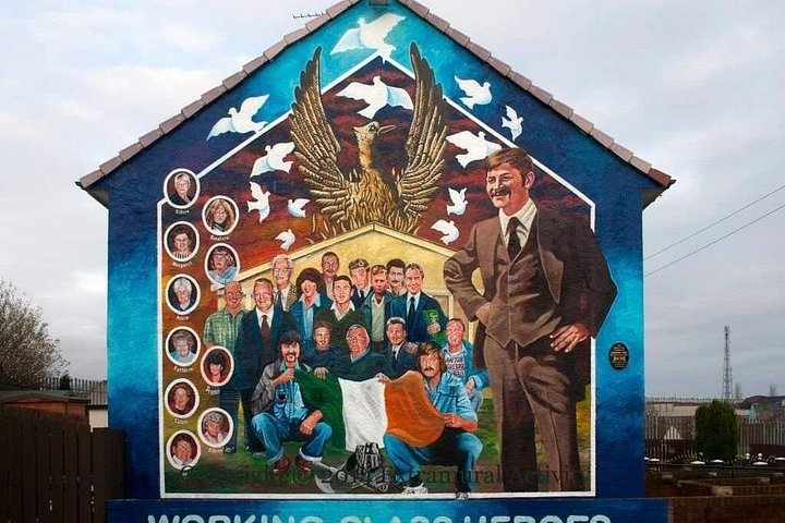 Explorez les murales et les Murs de la Paix de Belfast lors d'une visite privée en taxi avec un guide local, photo 579 | wizardtrip