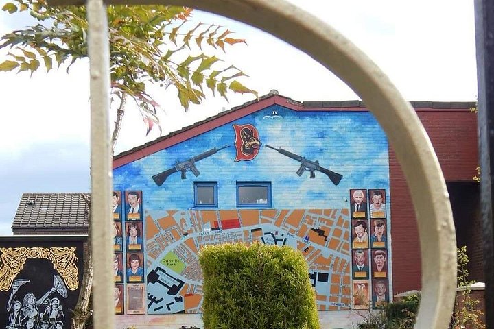 Explorez les murales et les Murs de la Paix de Belfast lors d'une visite privée en taxi avec un guide local, photo 582 | wizardtrip