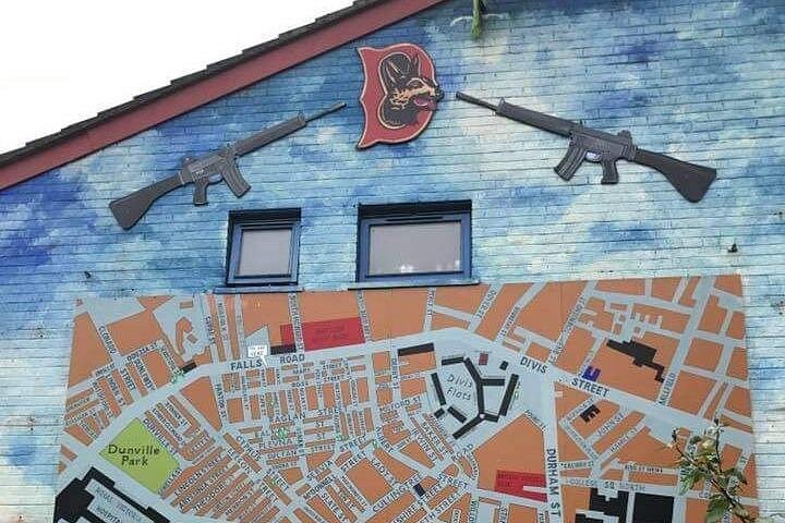 Explorez les murales et les Murs de la Paix de Belfast lors d'une visite privée en taxi avec un guide local, photo 584 | wizardtrip