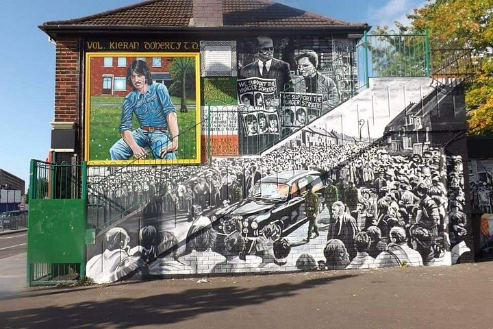Explorez les murales et les Murs de la Paix de Belfast lors d'une visite privée en taxi avec un guide local, photo 585 | wizardtrip